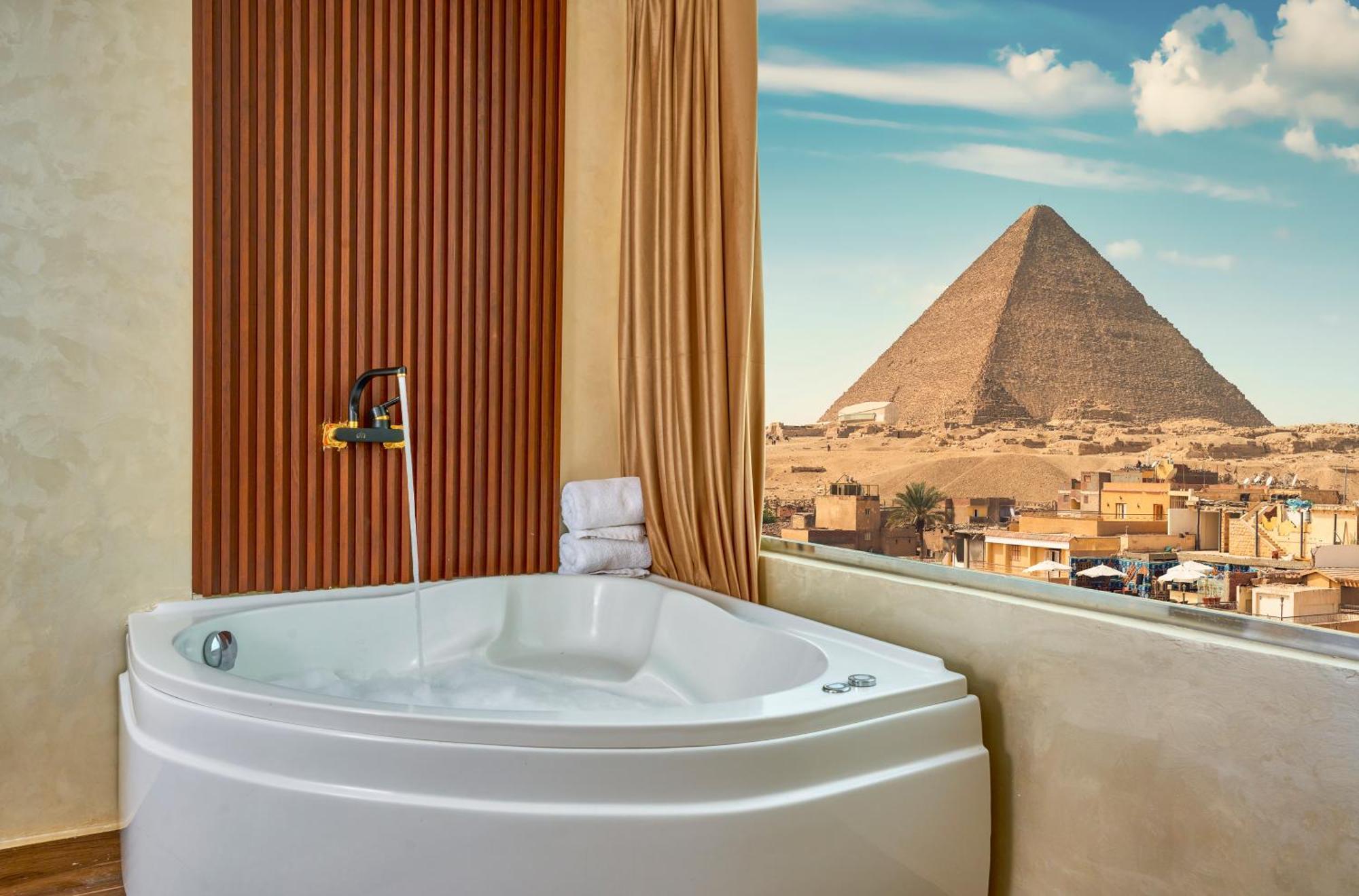 Cleopatra Tower Pyramid View 호텔 Kafret el-Gabal 외부 사진